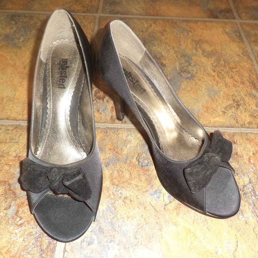 UNLISTED black high heel pumps sz 10M